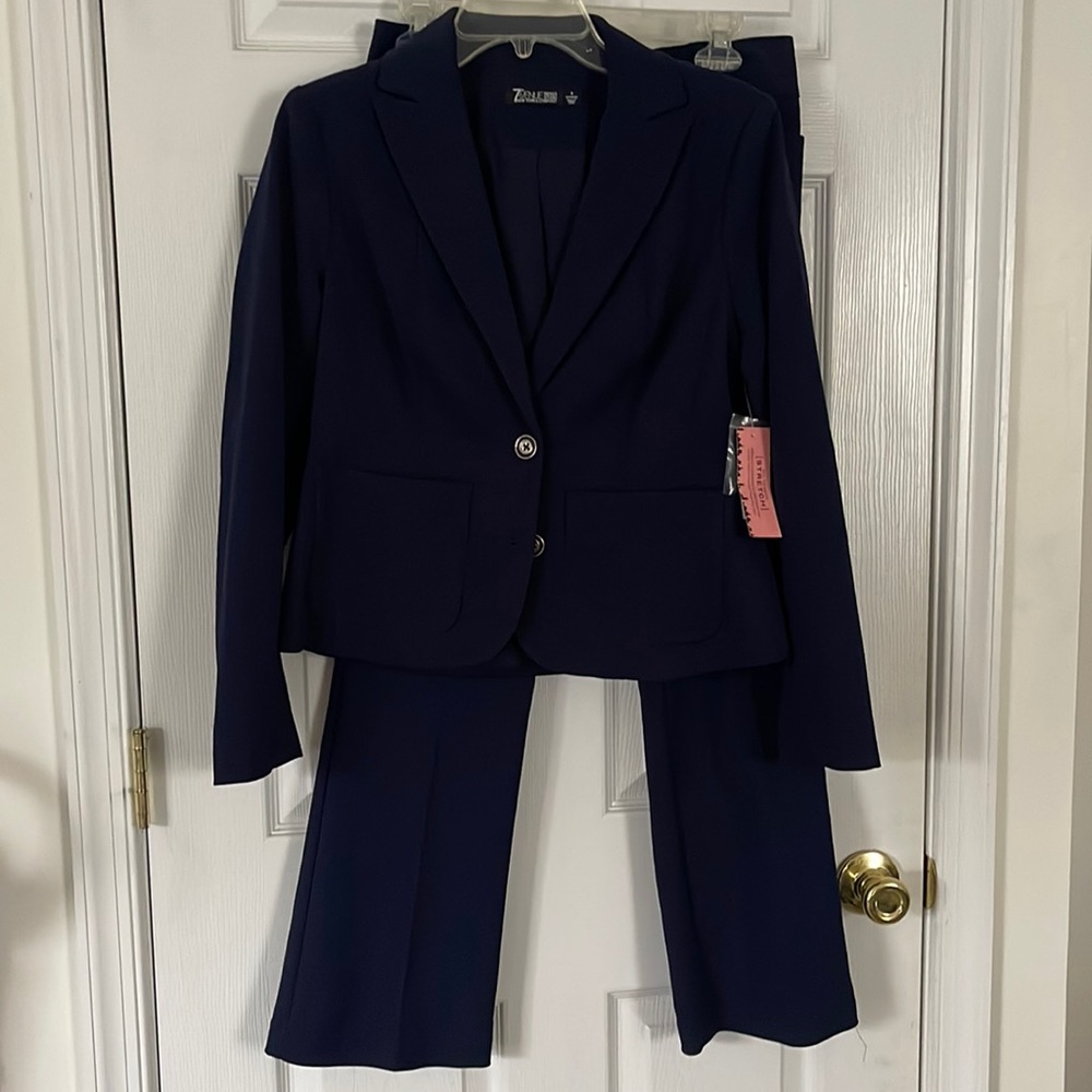 New York & Co. Navy Suit size 6 jacket & 6 petite pant